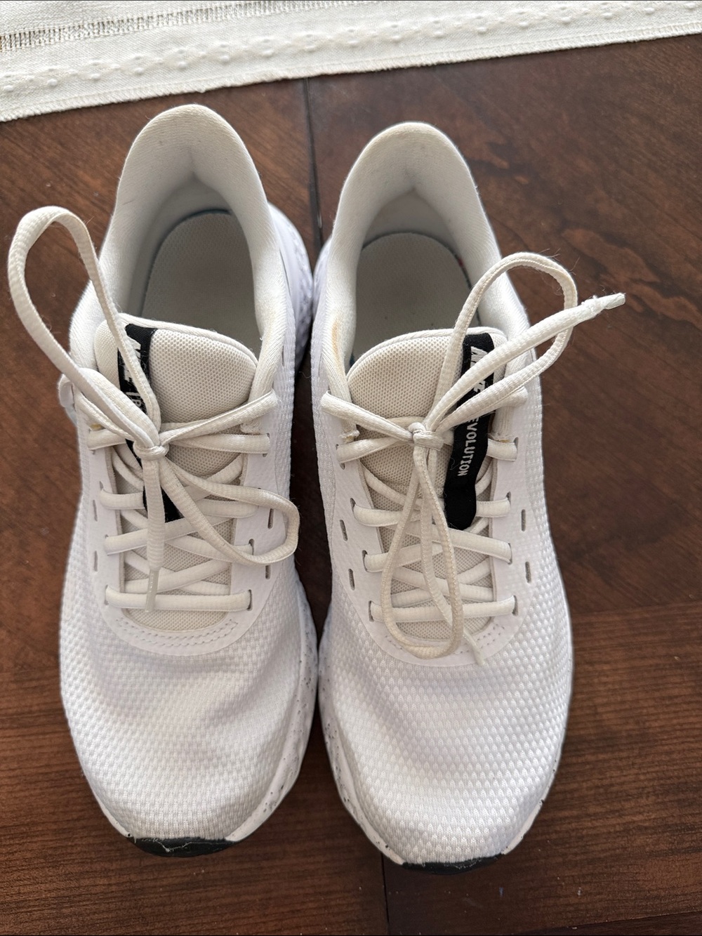 Women’s Nike Revolution Running Shoes - Picture 2 of 4